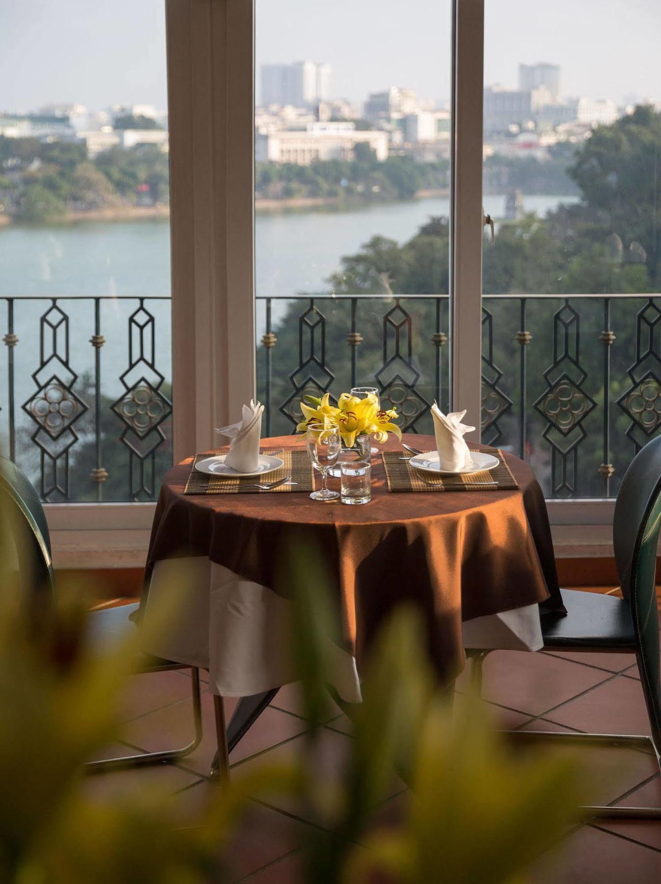 Lakeside Palace Hotel Hanoi Exterior photo